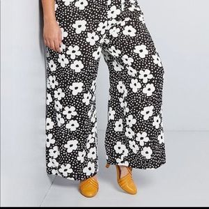 NWT L Black & White Floral The Eugene Pants - Women